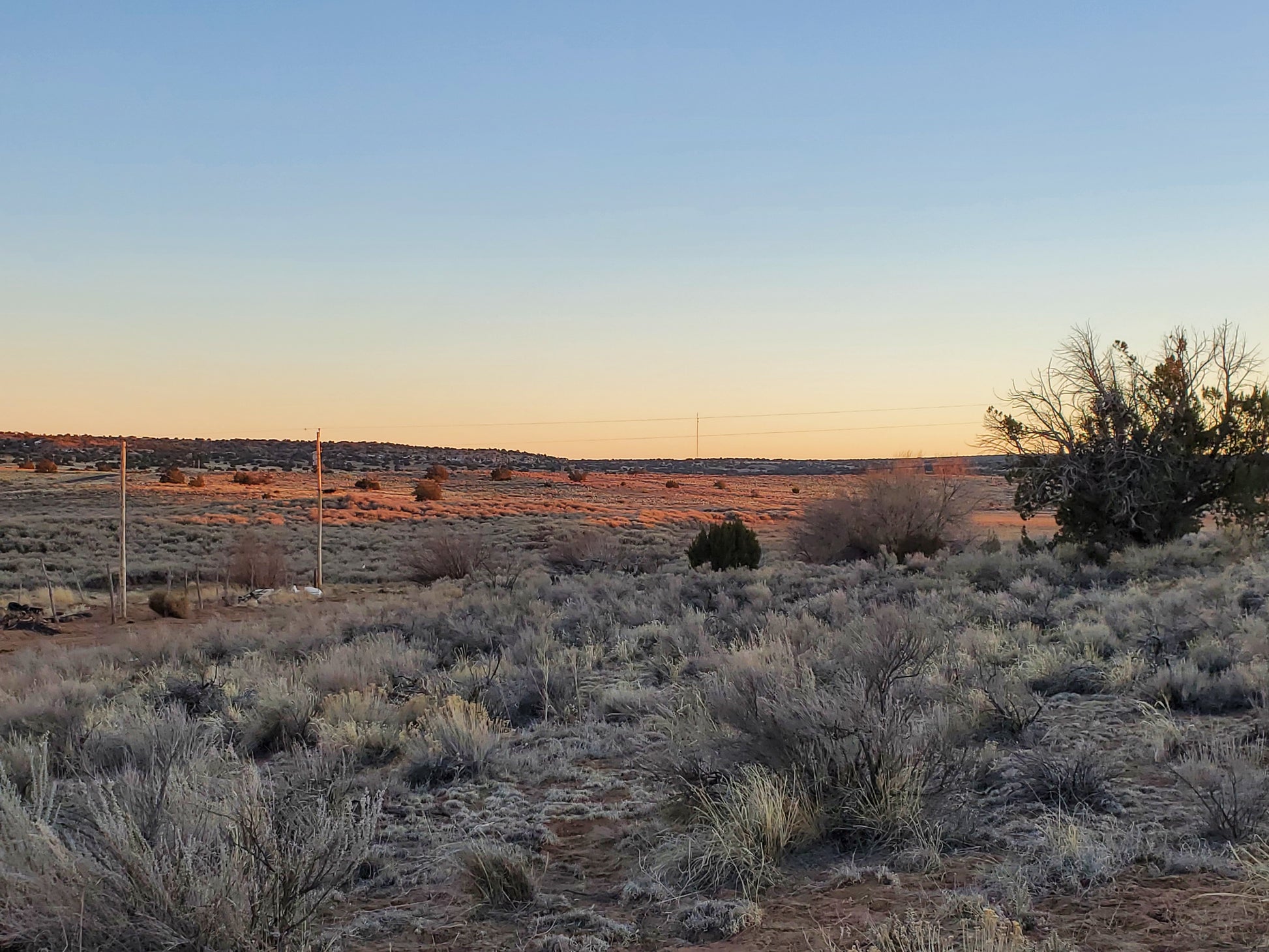 Wake up to the serenity of mountainous horizons on this exceptional land