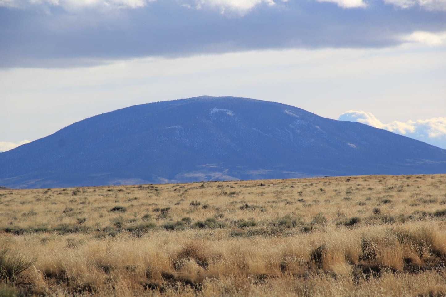 Prime land offering stunning mountain vistas in Southern Colorado's Rio Grande River region